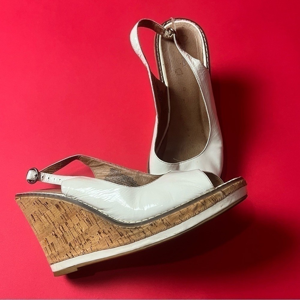 Faux wood and white pvc wedges 🤎🤍